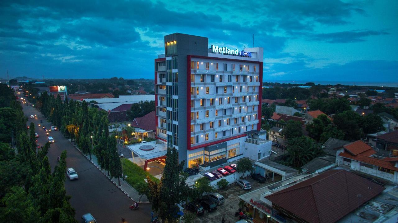 Metland Hotel Cirebon Esterno foto