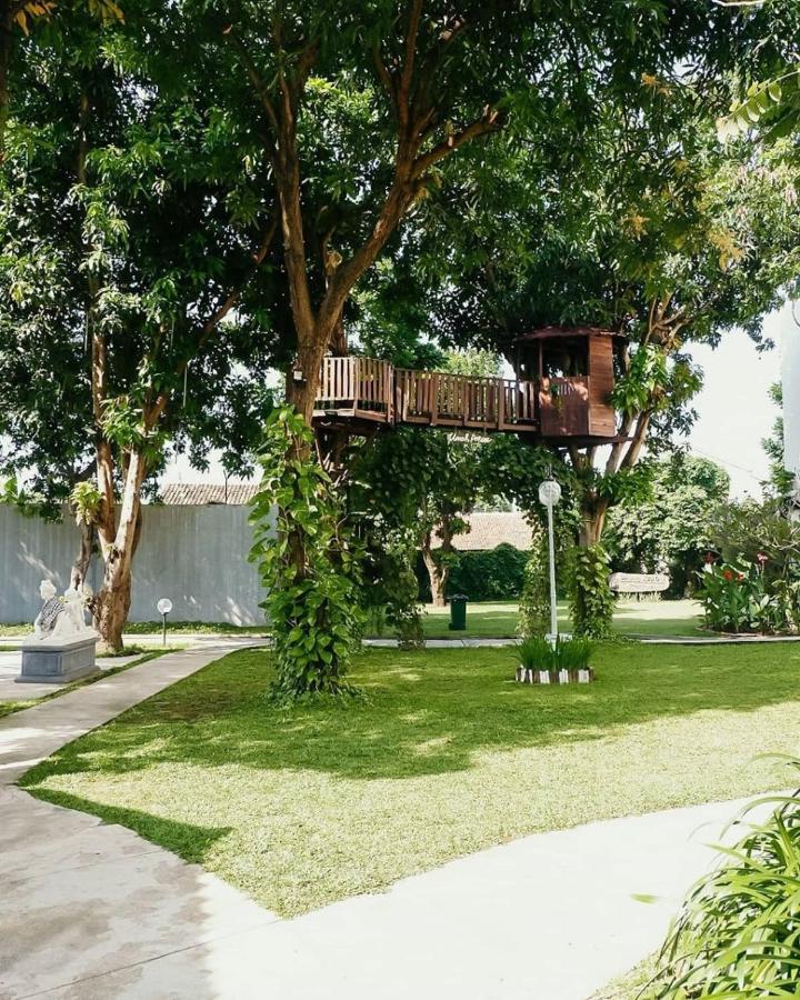 Metland Hotel Cirebon Esterno foto