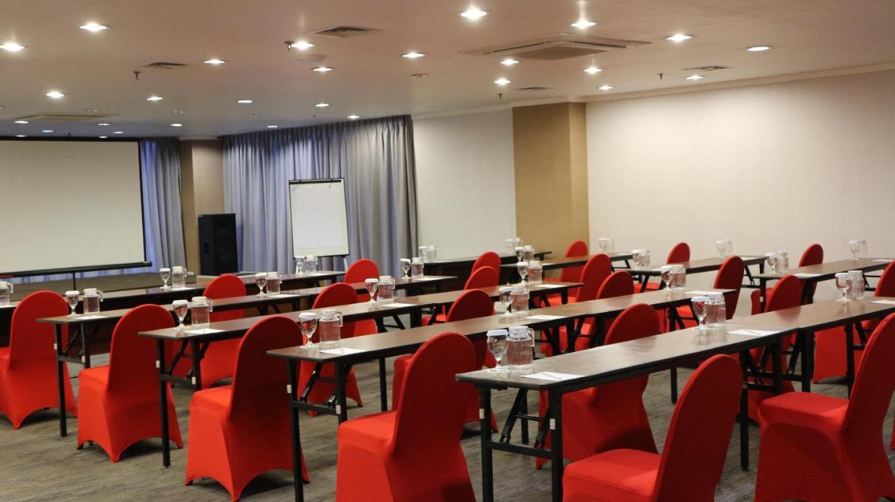 Metland Hotel Cirebon Esterno foto