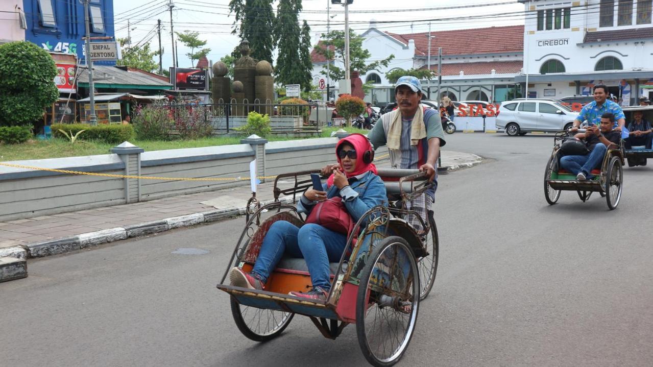 Metland Hotel Cirebon Esterno foto