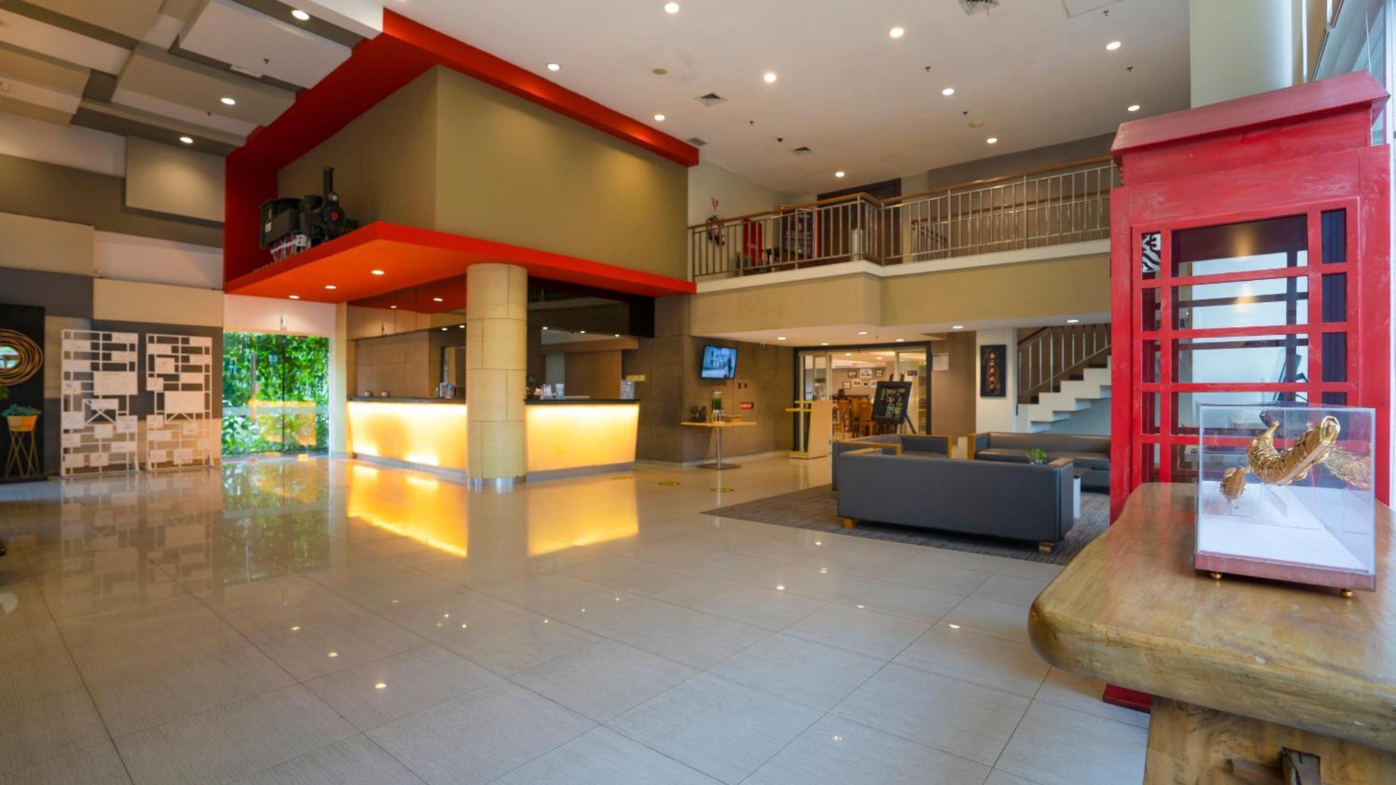 Metland Hotel Cirebon Esterno foto
