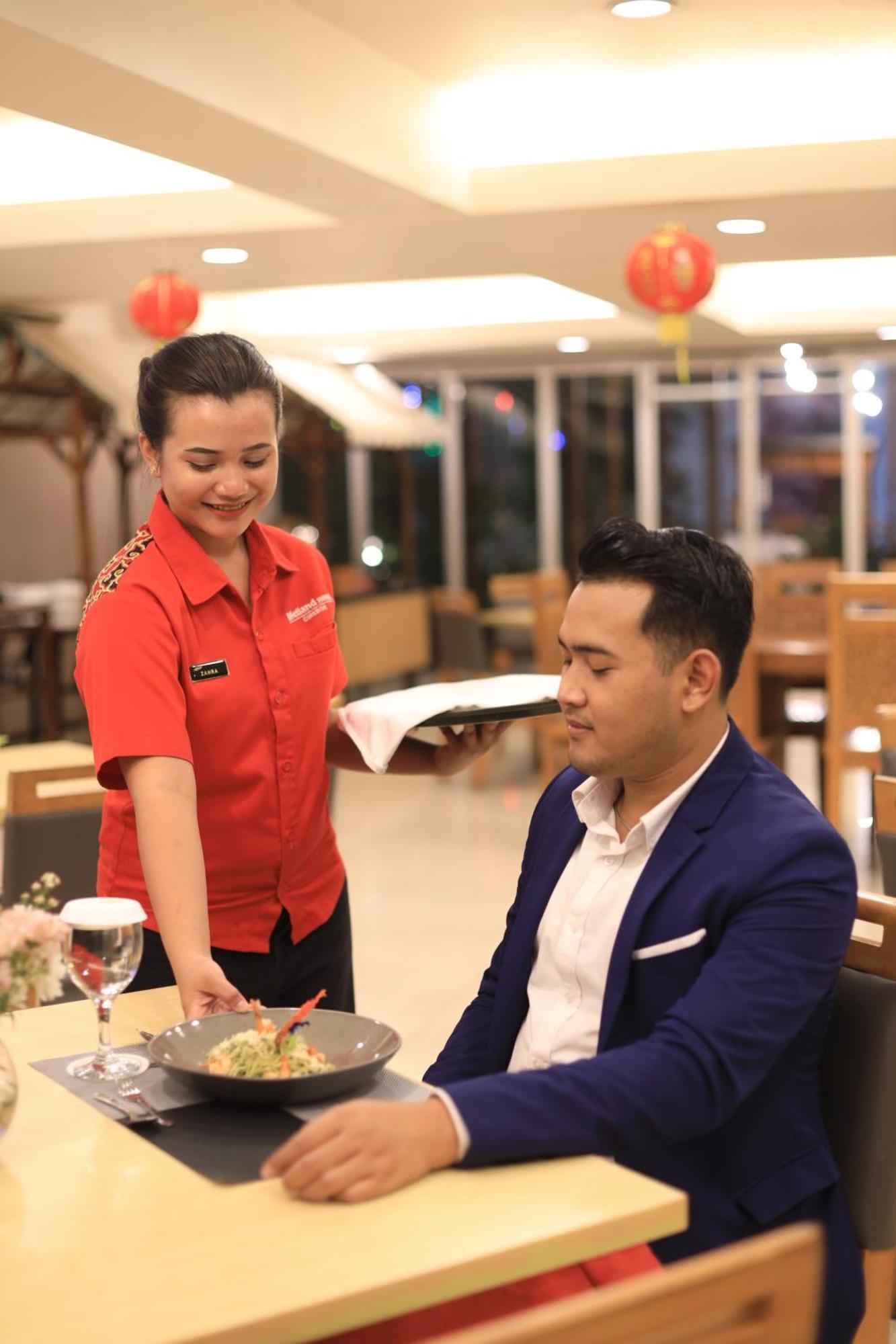 Metland Hotel Cirebon Esterno foto
