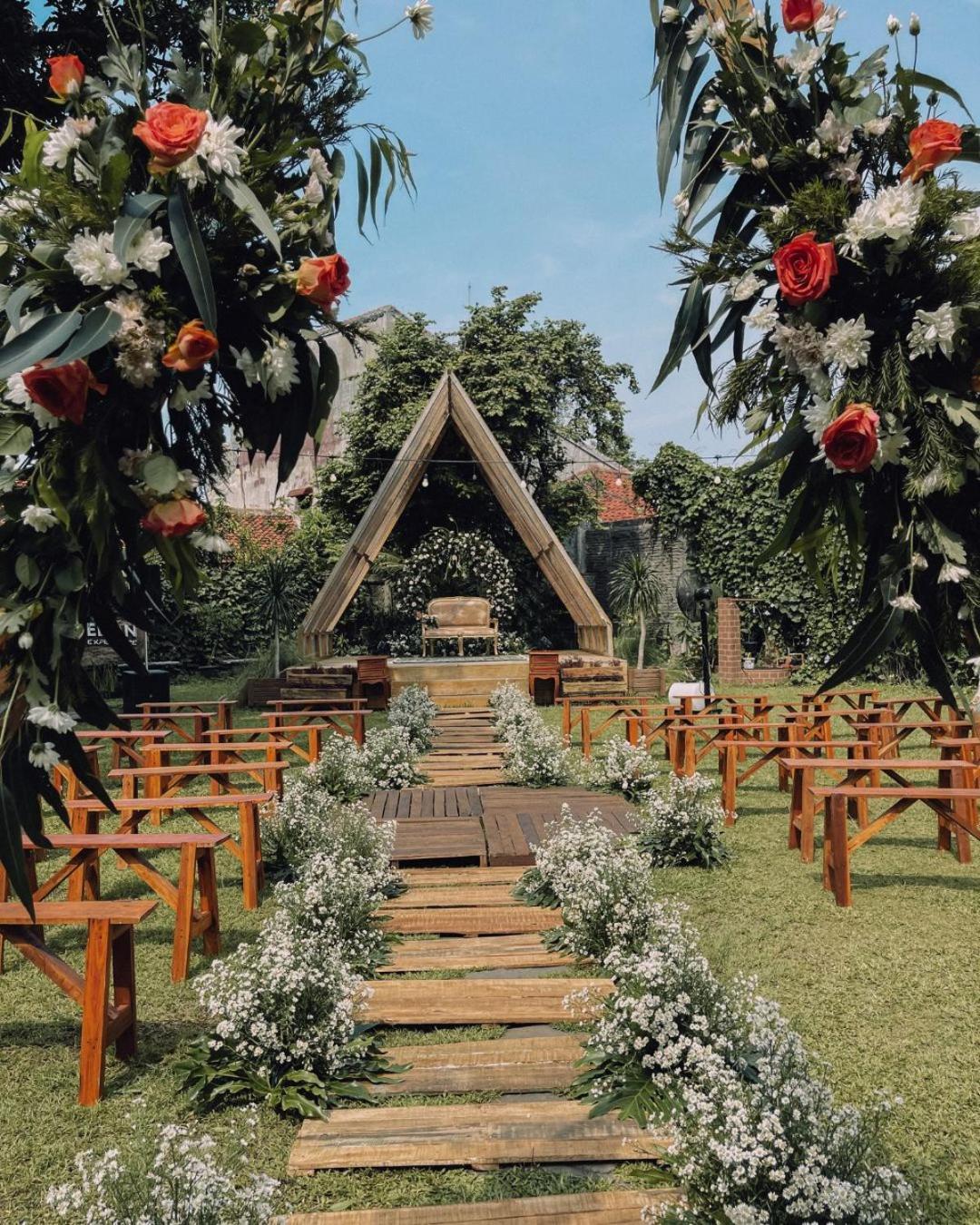 Metland Hotel Cirebon Esterno foto
