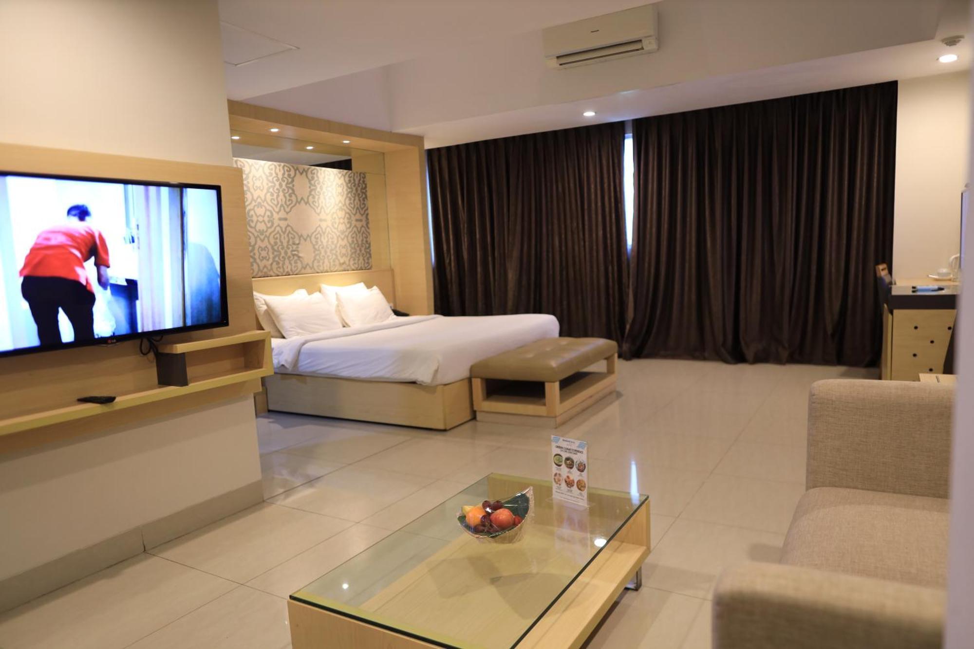 Metland Hotel Cirebon Esterno foto