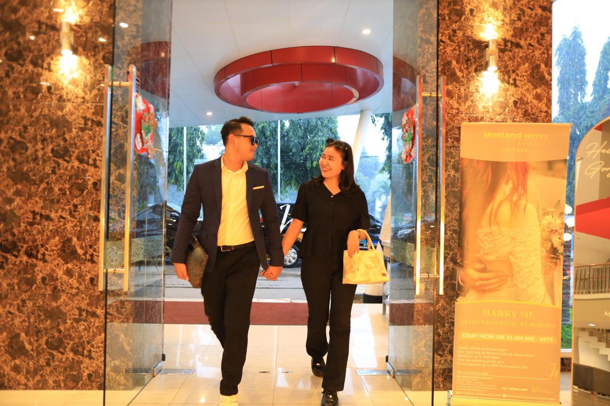 Metland Hotel Cirebon Esterno foto