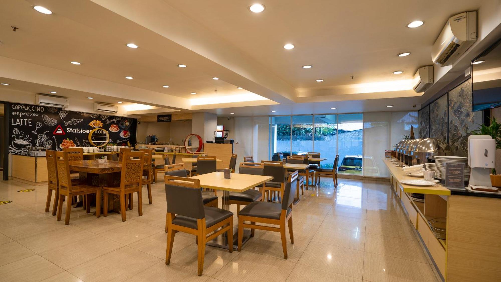 Metland Hotel Cirebon Esterno foto