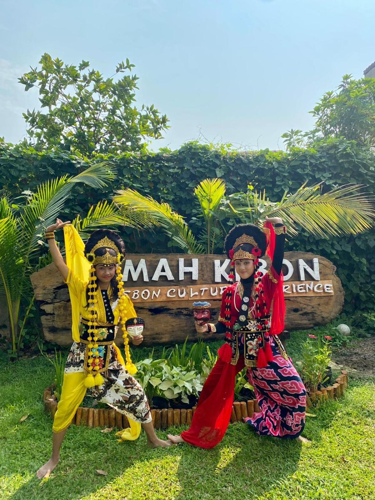 Metland Hotel Cirebon Esterno foto
